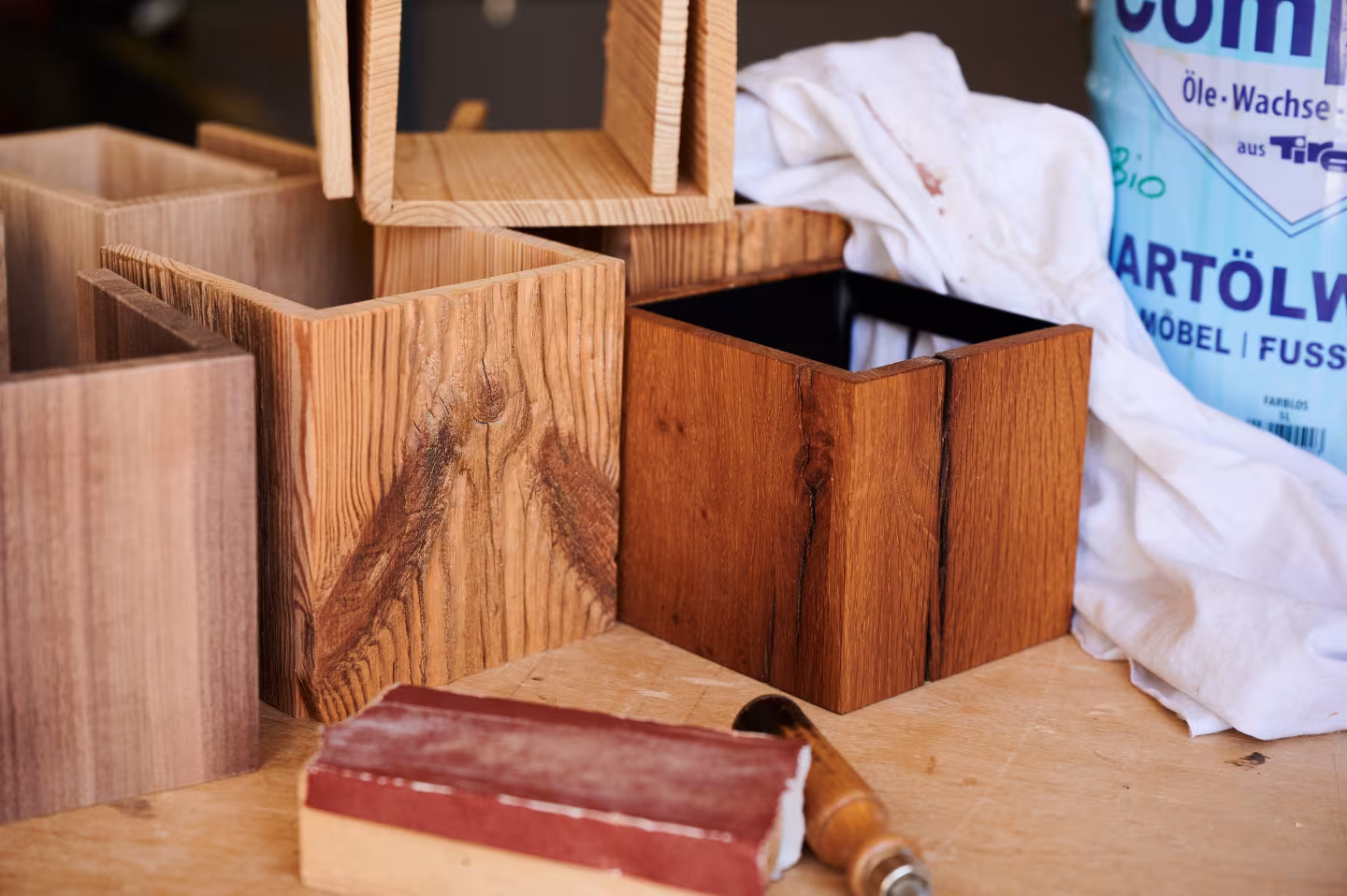 Cubus Holz Wandlampe aus geölter Eiche von LeuchtNatur, handgefertigt mit natürlichem, umweltfreundlichem Design, ideal zur stilvollen Beleuchtung und Dekoration von Wohnräumen, Premium-Qualität mit 5 Jahren Garantie. - das Bild 1