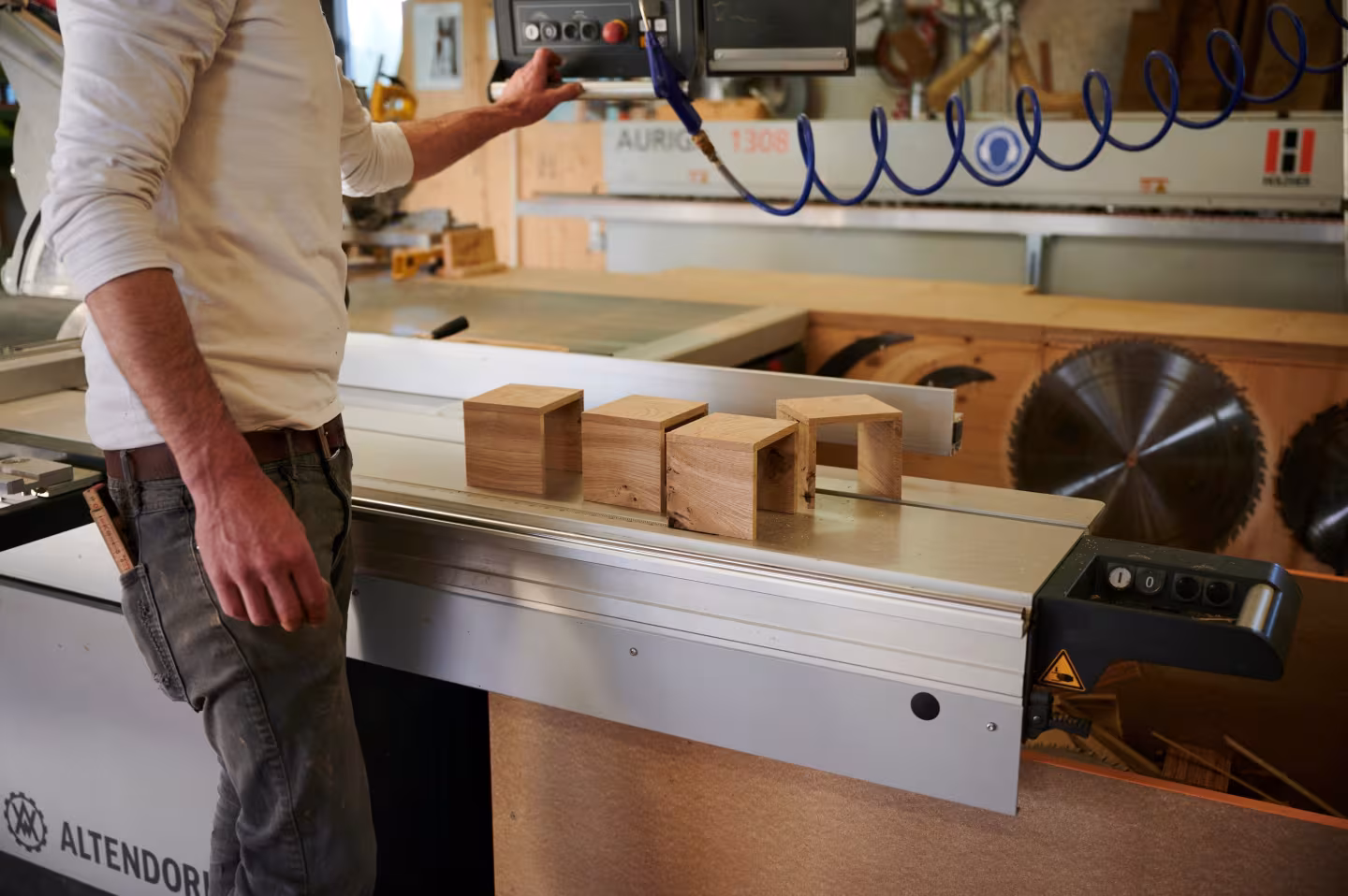 Cubus Holz Wandlampe von LeuchtNatur aus geölter Eiche, handgefertigt und umweltfreundlich; stilvolle Beleuchtungslösung mit 5 Jahren Garantie für nachhaltiges Wohnen. - das Bild 3