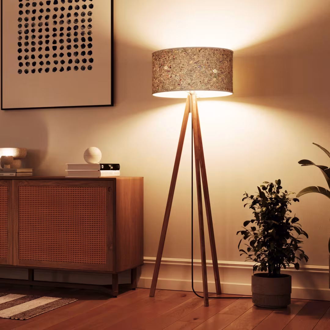 „Ligno Holz Stehlampe von LeuchtNatur, handgemacht aus natürlichen Materialien, nachhaltig und stilvoll.“ - das Bild 3