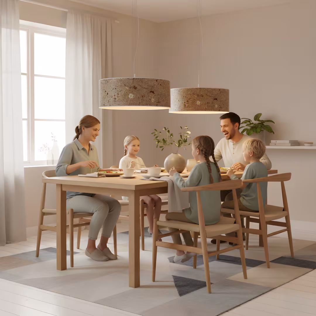 Natur Pendelleuchte Discus aus Holz, handgemacht und umweltfreundlich, erhältlich bei LeuchtNatur. - das Bild 2