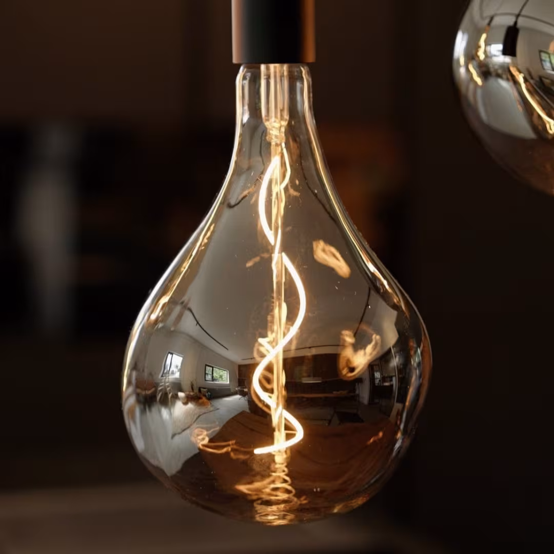 Pirum Designer Retro Glühbirne aus Holz von LeuchtNatur: Handgefertigte Premium-Lampe, umweltfreundlich, 5 Jahre Garantie. - das Bild 4