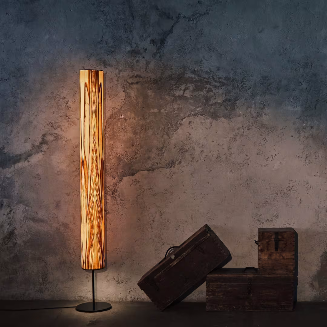 Designer Stehlampe Arbor aus Nussbaumfurnier, handgefertigt, umweltfreundlich, 5 Jahre Garantie bei Leuchtnatur. - das Bild 1