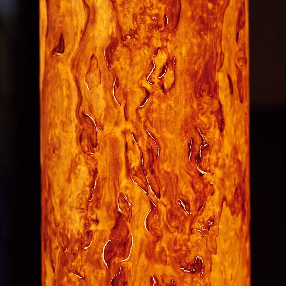 Handgefertigte Stehlampe „Columna“ aus Birkemasern von LeuchtNatur, nachhaltig und stilvoll für Ihr Zuhause. - das Bild 2