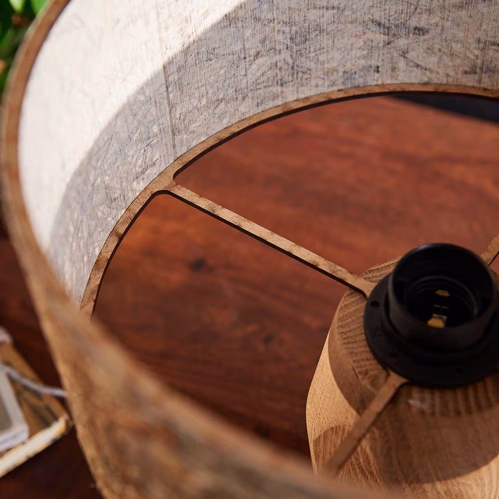 Pura Holz Tischlampe von LeuchtNatur, handgefertigt aus Naturmaterialien, umweltfreundlich, Premium-Qualität. - das Bild 2