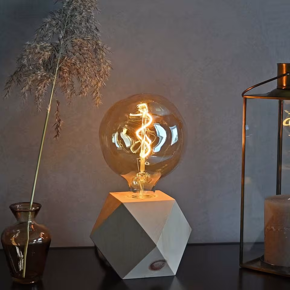 Handgefertigte Tischleuchte aus Zirbenholz, umweltfreundliches Design, 5 Jahre Garantie. Kaufen Sie jetzt! - das Bild 1