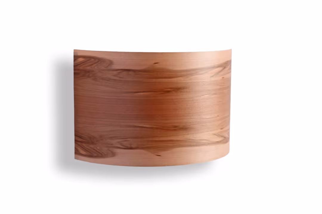 Handgefertigte Wandleuchte aus Satin-Nussbaum-Holzfurnier, umweltfreundlich, ideal für stilvolle Innenräume.