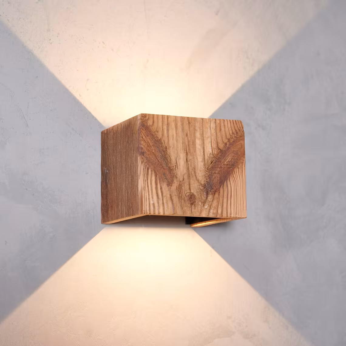 Cubus Holz Wandlampe von LeuchtNatur aus Altholz, umweltfreundlich, handgefertigt, Premium-Qualität, 5 Jahre Garantie. - das Bild 1