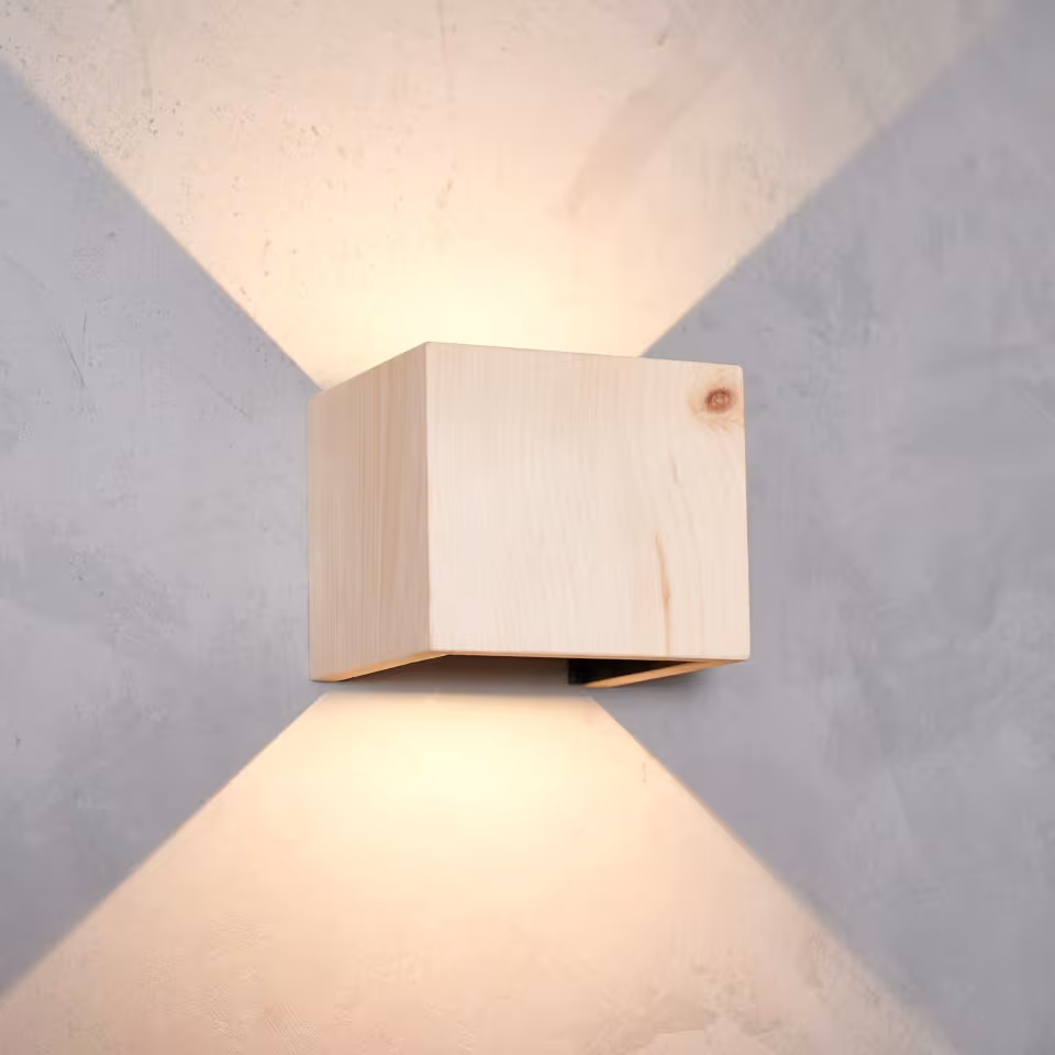 Cubus Holz Wandlampe von LeuchtNatur, handgemacht in Zirbe, umweltfreundlich, elegantes Design mit 5 Jahren Garantie. - das Bild 1