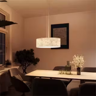 Pendellampen fürs Esszimmer über Esstisch - Designer Hängelampen aus Holz als zentraler Blickfang beim Essen