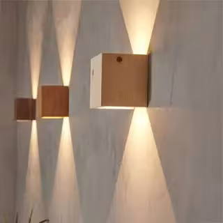 Wandleuchten Flur aus Holz mit Up Down Licht - platzsparende Designer Wandlampen für Diele