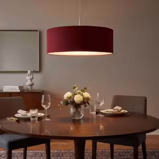 Discus Pendelleuchte über rundem Esstisch – moderne Esszimmerbeleuchtung mit warmem Licht für gemütliche Dinner-Atmosphäre